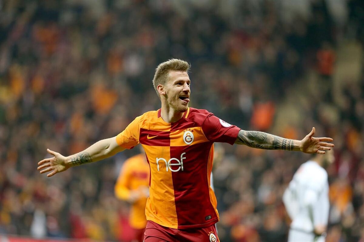 Защитник турецкого Фенербахче Сердар Азиз