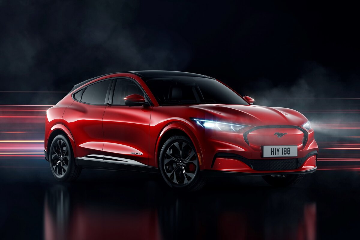 В Ford официально заверили, что Mustang Mach-E будет «динамичнее самых доступных модификаций» Porsche Macan, но это особо не меняет положение. 