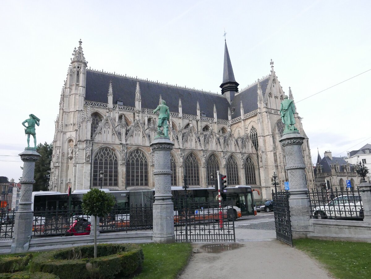 чистота в центре Брюсселя. Но через пару кварталов ситуация резко меняется