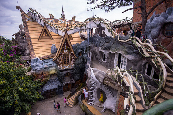 Отель в причудливой форме