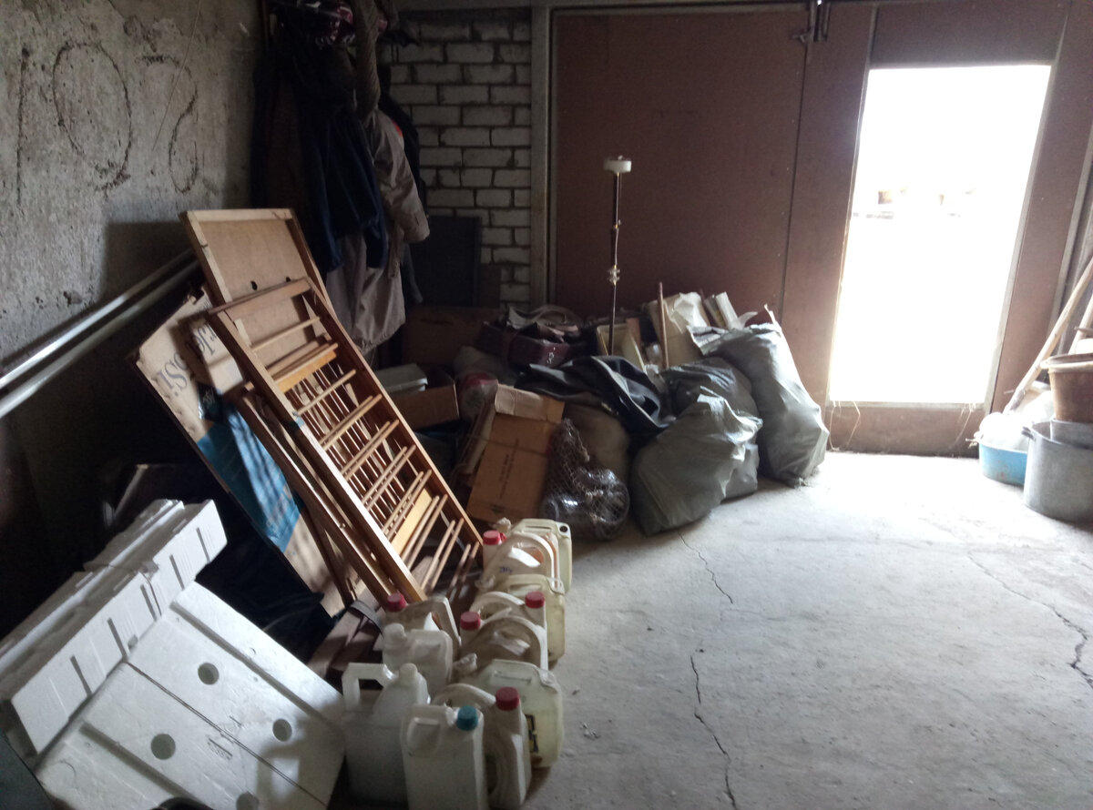 Хлама набралось на полную грузовую Газель. Фото автора.