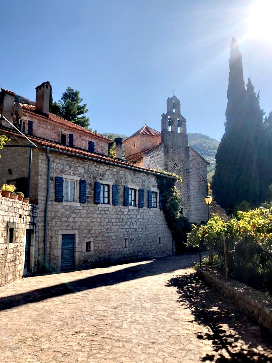 Монастырю почти 1000 лет☝️