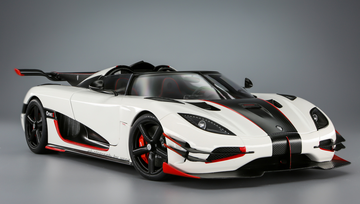 Оне 1. Кенигсегг Ван. Кенигсегг 1 к 1. Koenigsegg one 1 White. Кенигсед 2021.