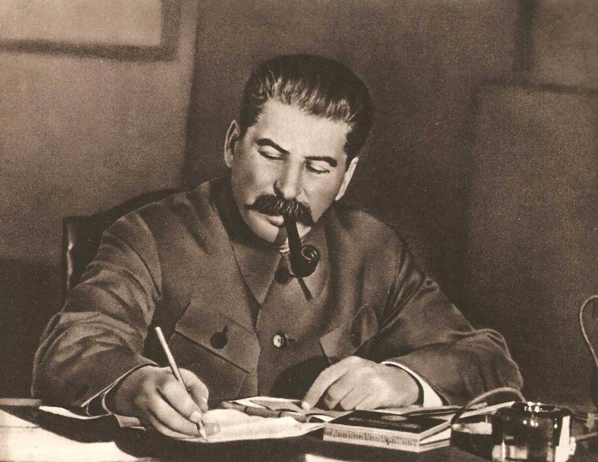 Иосиф Сталин - человек, построивший социализм в нашей стране