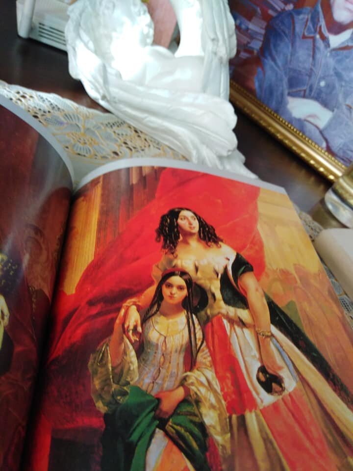  Фрагмент  картины Брюллова "Удаляющаяся с бала". Архив автора.