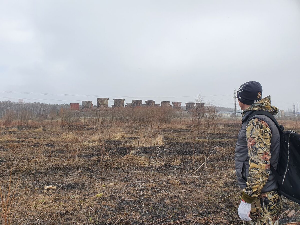 24 градирни,  каждая похожа на пепелац