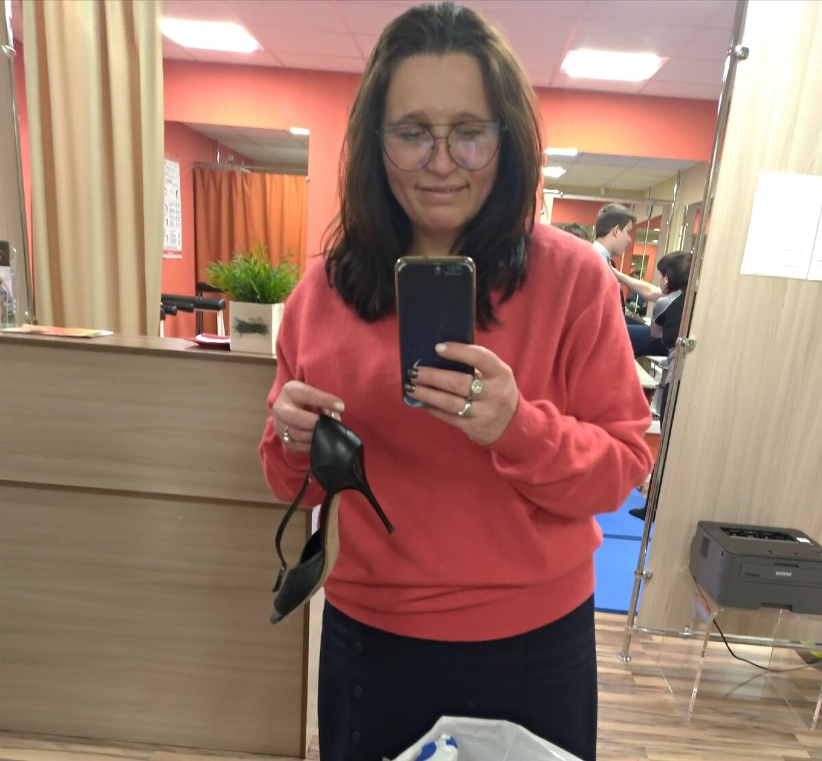 тут я прямо стройная))) вот. что значит зеркало в фитнес-клубе! Рекомендую для селфи))))