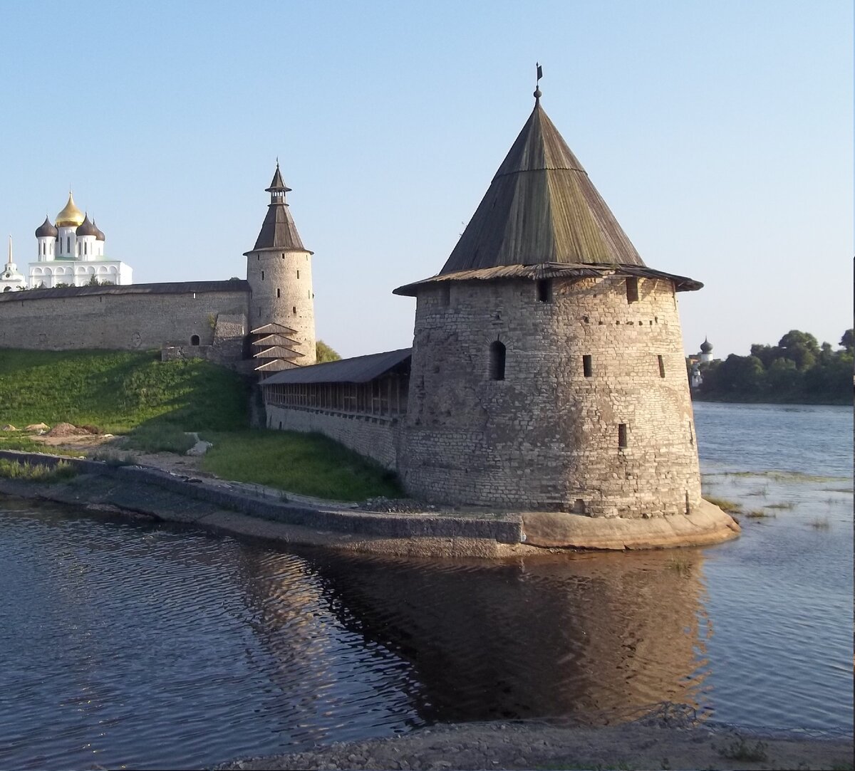 Плоская башня, прозванная так за свою приземистость