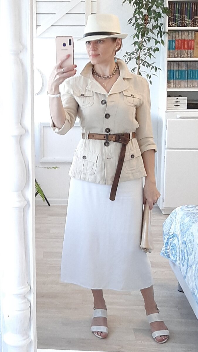 Жакет и юбка.