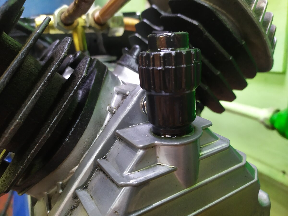 На фото сапун с потеками масла. 