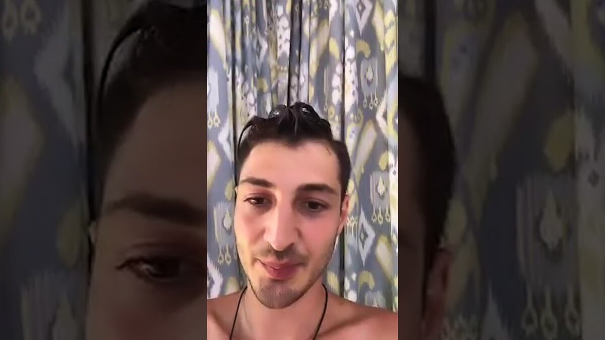 наконец-то Саша озвучила вслух - ждать больше нельзя. Но она признает, что уже готова на всё, лишь бы с ребенком всё было хорошо. Гораздо хуже отреагировал Оганесян, он, как обычно, нагнетает обстановку. Для чего-то Йося пишет, что "измучен до болей в груди", всё "настолько непредсказуемо", что он готов набрасываться на людей, "верит в хороший исход". И ещё постоянно истерически улыбается в сторис в своем смешном кокошнике. Представьте себе, какие в социальные сетях начались разговоры?