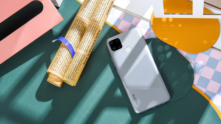 •Дисплей: 6,5’’, 20:9, 1600 х 720 точек, 420 нит, IPS, стекло Gorilla Glass
•Камера: HDR, AI, цифровой зум 4х, запись видео 1080р@30fps
Основная: 13 Мп, f/2.2, автофокус, 5 линз, PDAF
Широкоугольная: 8 Мп, f/2.25, 119 градусов
Портретная-1 (ретро): 2 Мп, f/2.4
Портретная-2 (ч/б): 2 Мп, f/2.4, 4 см
•Фронтальная камера: 8 Мп, f/2.0, 5 линз
•Процессор: 8 ядер Cortex-A53, 2,3 ГГц + 1,8 ГГц, 12 нм, MediaTek Helio.         •Оперативная память: 3/4 ГБ LPDDR4x
•Внутренняя память: 64/128 ГБ eMMC 5.1