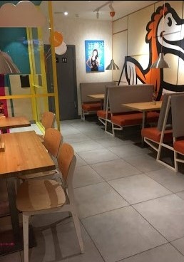 Дальняя часть зала в пиццерии м. Беговая