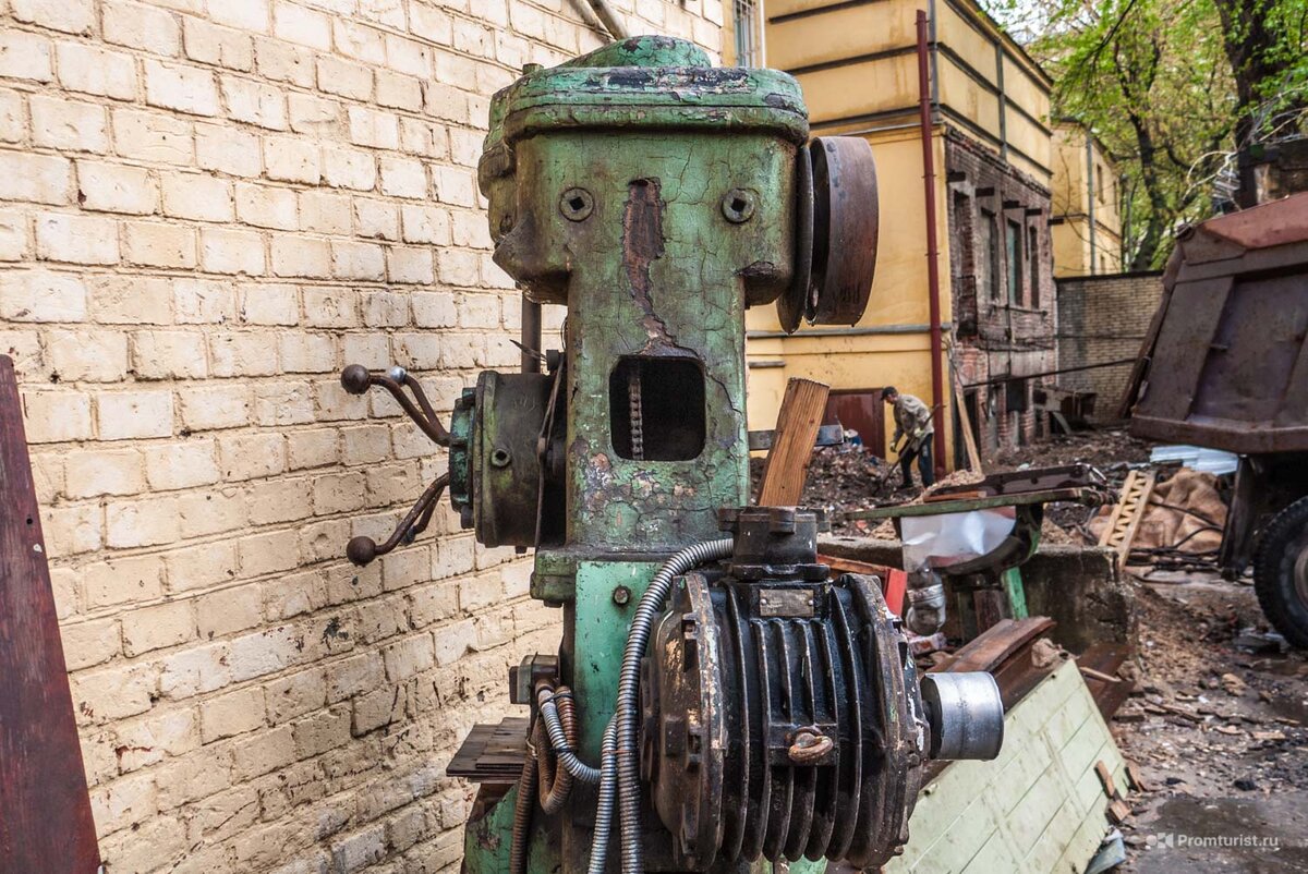 2м57 радиально-сверлильный станок. Фрезерный станок оф-123ф2. Модель тв 320 токарный станок ссср по металлу. Сверлильный станок практика 2м112. Старый станок 2.