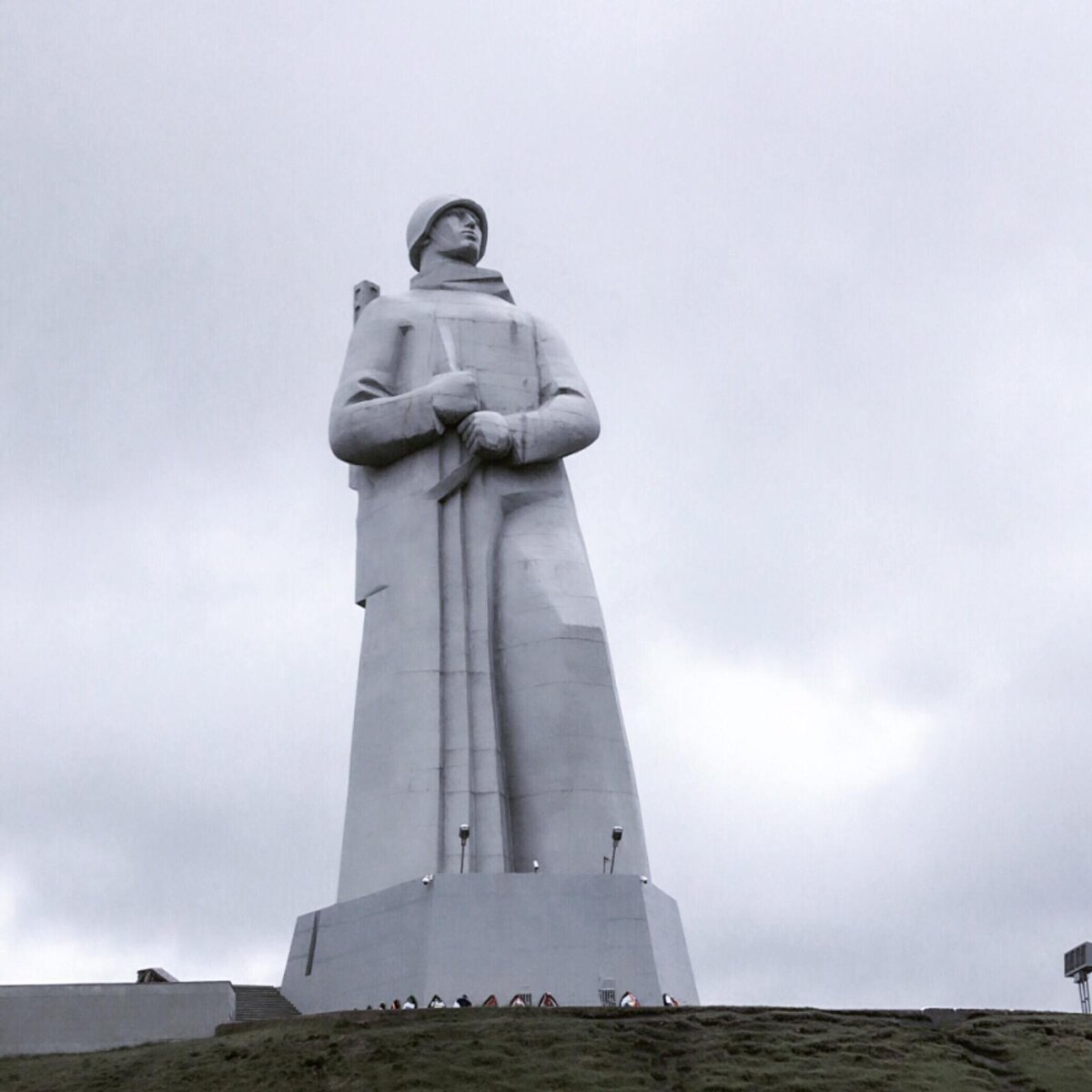 Как нарисовать памятник алеше