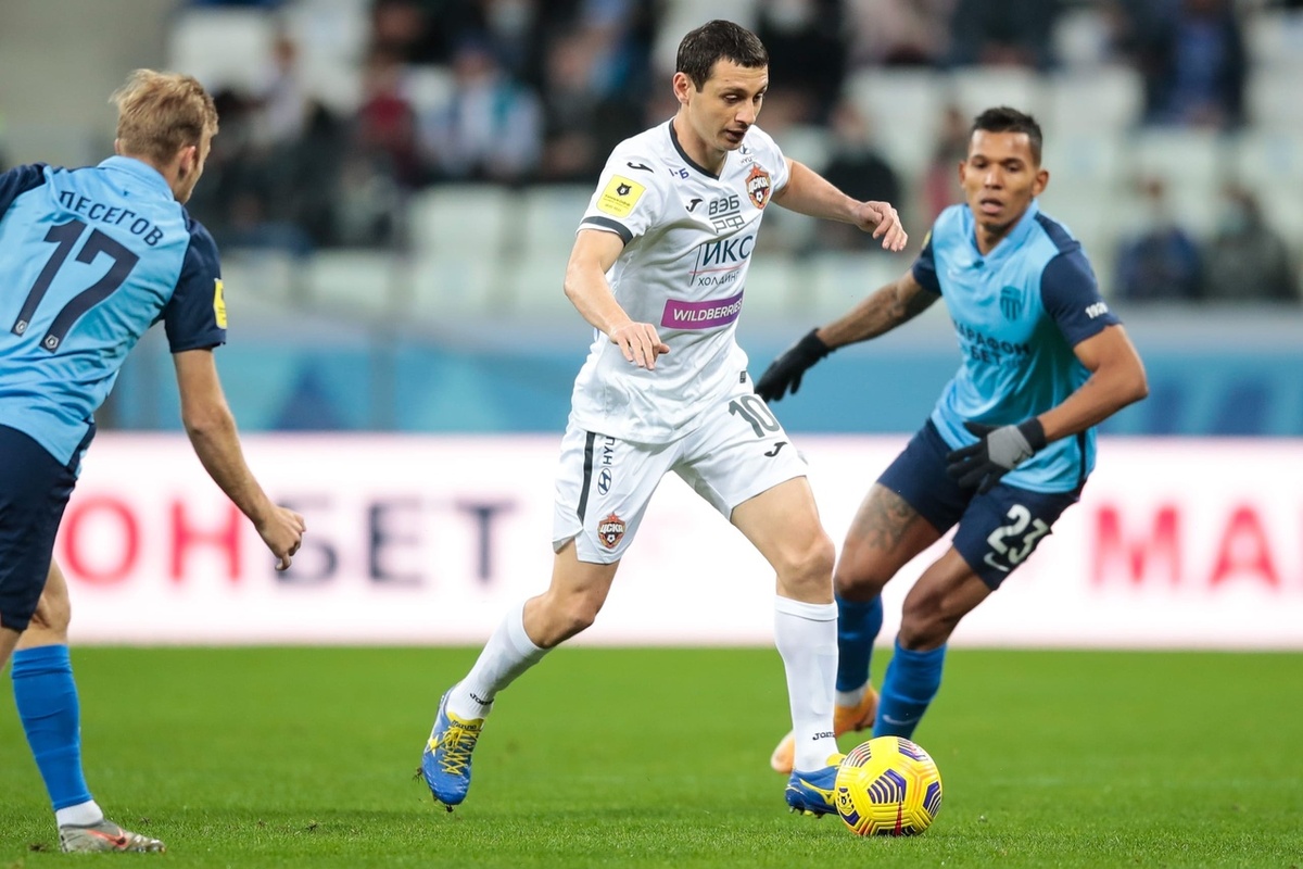 Алан в матче с "Ротором"