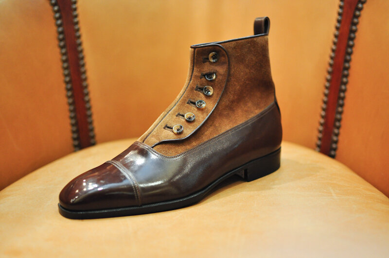 Мужские ботинки на пуговицах             Источник : yandex.ru/images