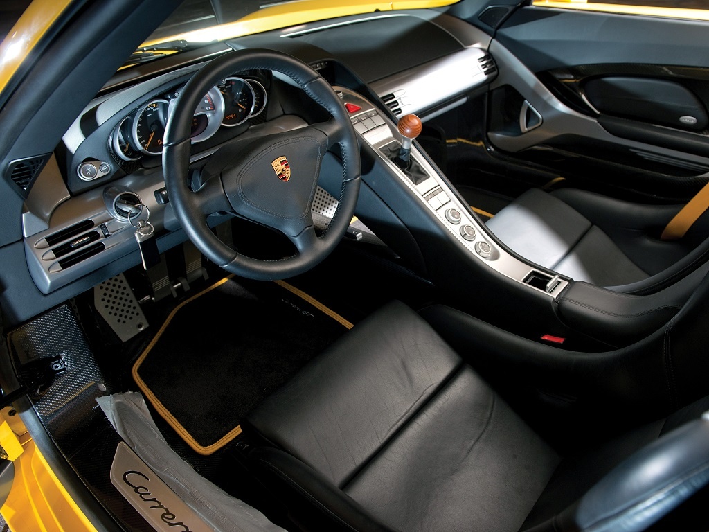 Знаете, почему замок зажигания у Porsche слева?)