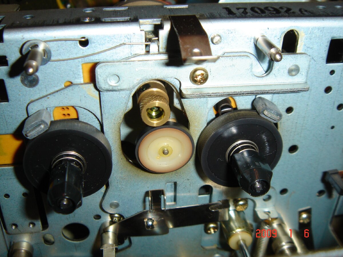 Фрикцион (idler) передачи вращения на подкассетники.