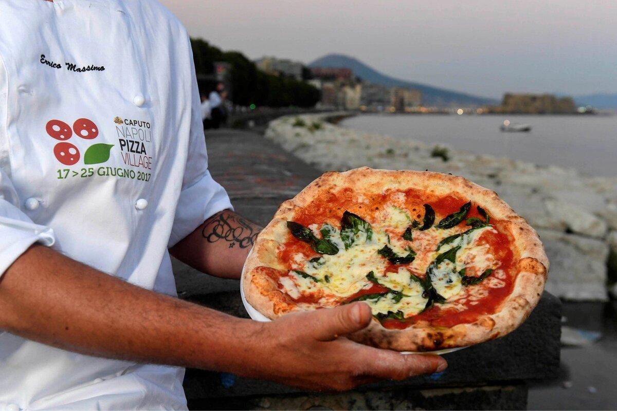 Pizza festival. Пиццафест (pizzafest) в неаполе, италия. Пиццафест в неаполе. Фестиваль пиццы. Фестиваль пиццафест италия.