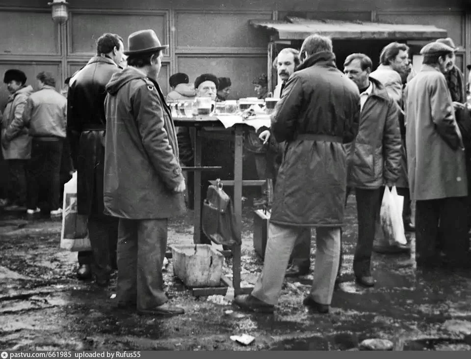 Пивная в Петровском парке, на "Динамо", 1980 - 1985 г. Источник a-dedushkin.livejournal.com.