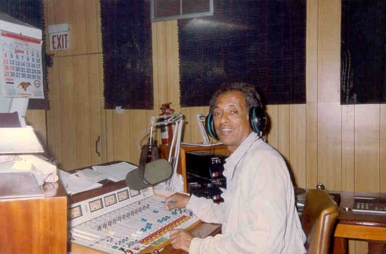 Ямайский радио-жокей станции Radio Jamaica (RJR) Невиль Уиллоуби (Neville Willoughby), решивший в 1968 стать певцом. И небезуспешно! А ещё он мастерски умел насвистывать мелодии, за что получил прозвище Свистящий Вилли (Whistling Willie)