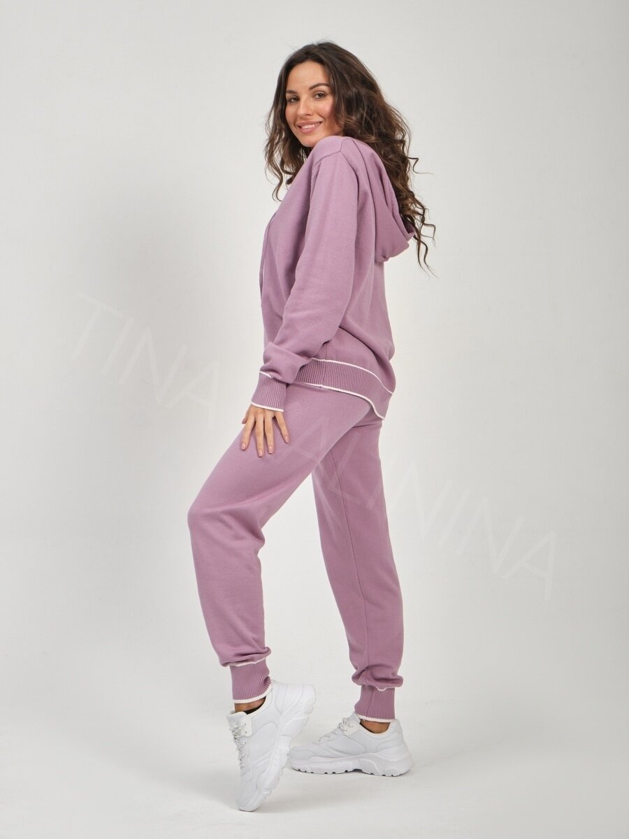 Модные женские спортивные костюмы