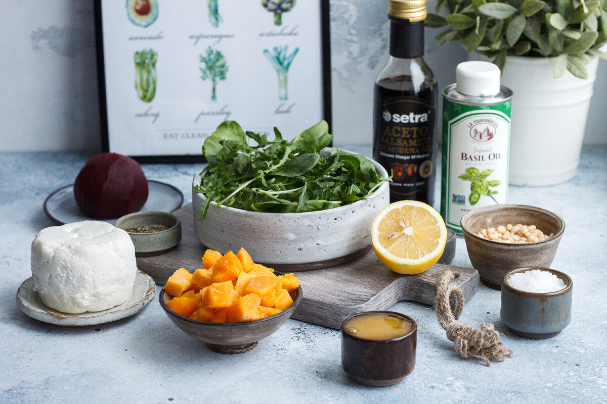 В качестве доп. вкуса можно взять одну небольшую вареную свеклу, но, как показывает практика, этот корнеплод по душе далеко не всем. Поэтому - на твое усмотрение 