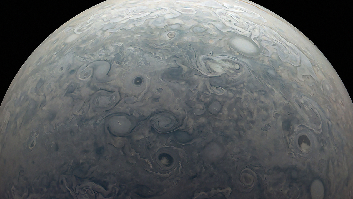 На какой планете самый большой атмосферный вихрь. Юпитер снимок НАСА. Фотографии Юпитера с Юноны.