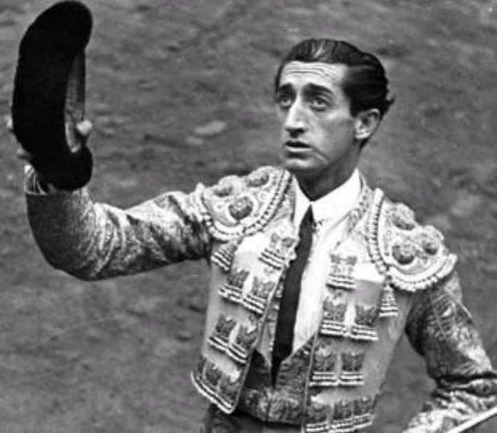 "Смелее в бой, тореадор!" Таким был Манолете в жизни... 
