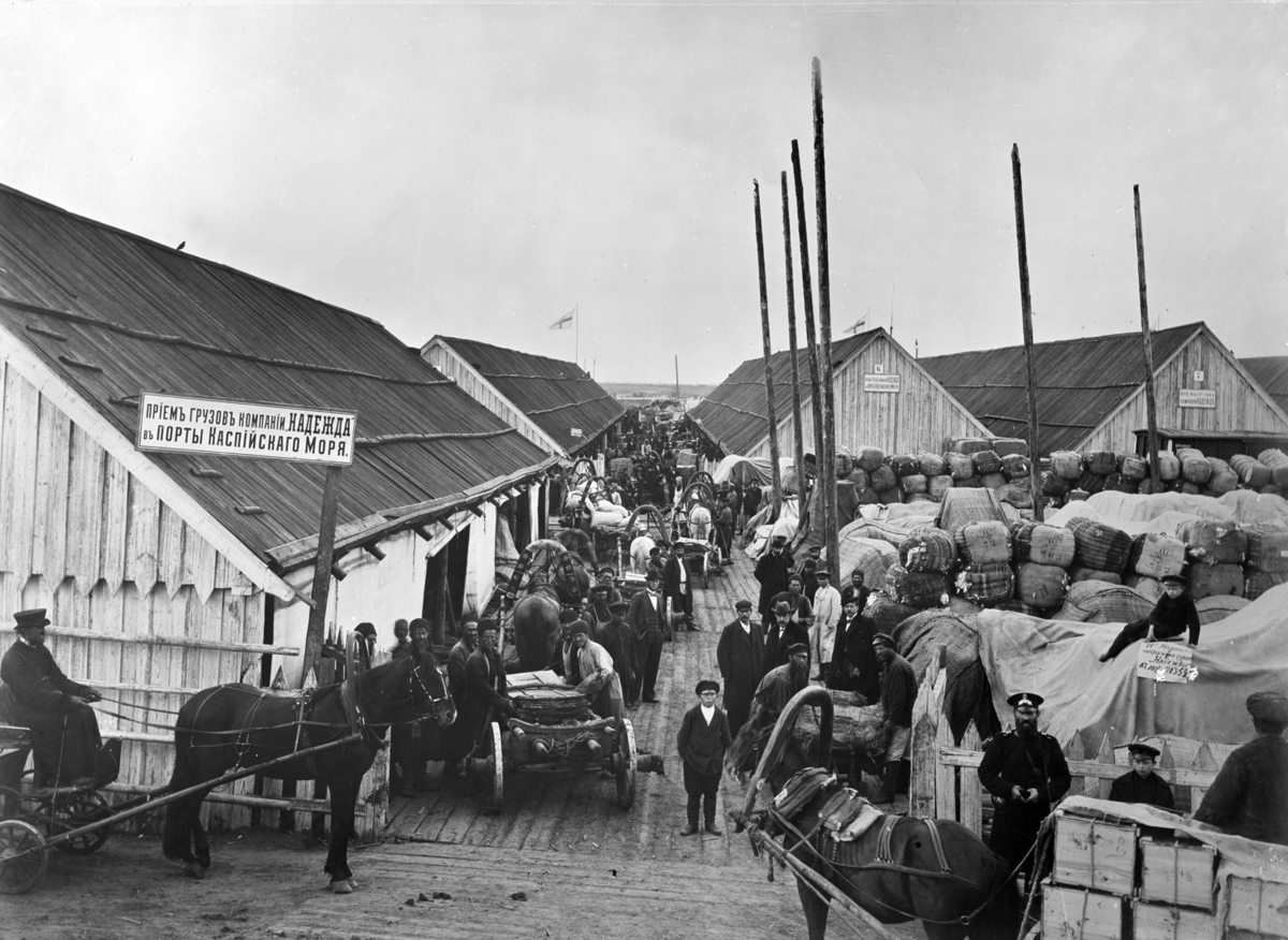 Павильоны в пакгаузах. В Нижнем Новгороде на Стрелке открылось уникальное  культурное пространство. | Дима Четыре смотрит мир | Дзен