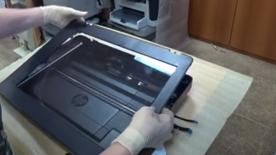 Переворачиваем блок и поднимаем стекло