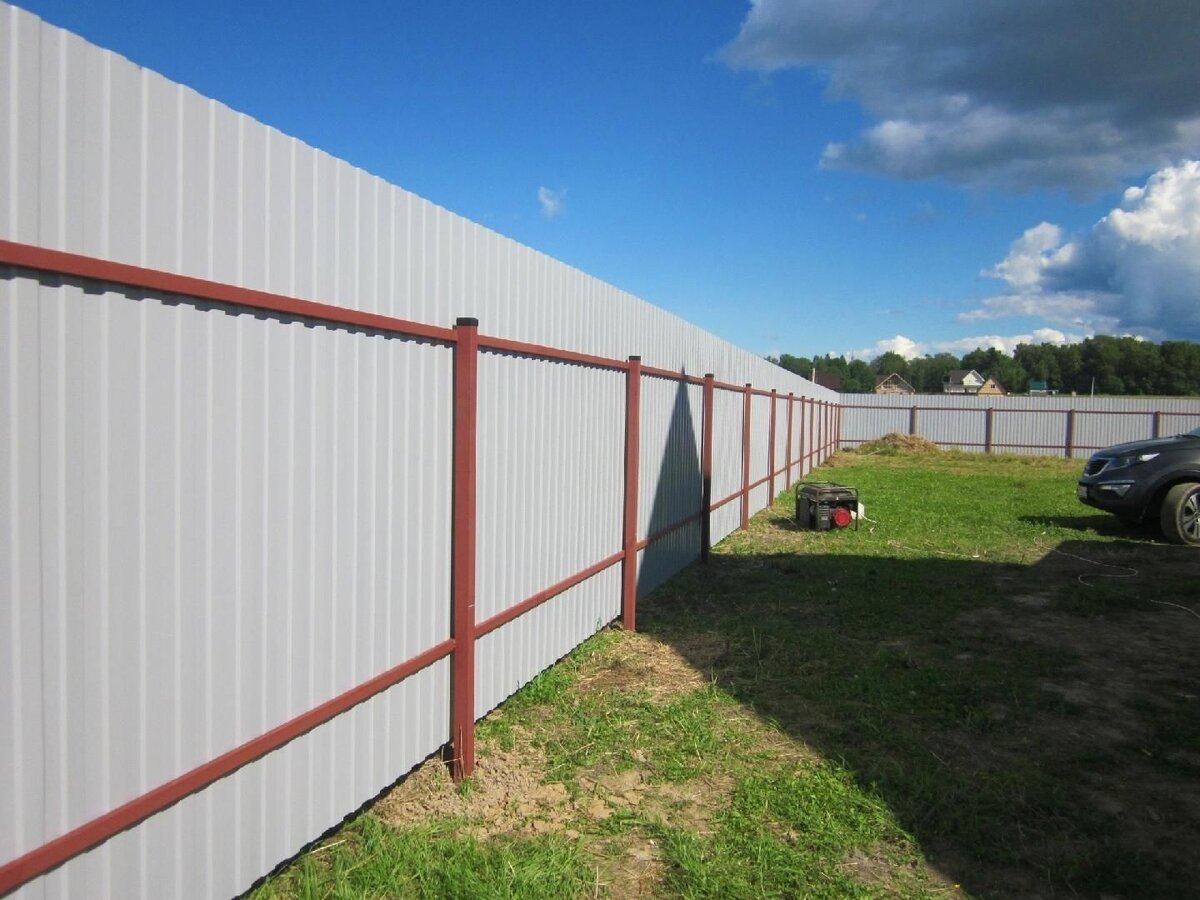 схема монтажа метал штакетника. есть забор сколько их. есть забор сколько их. расценки металлические заборы. пролет забора.