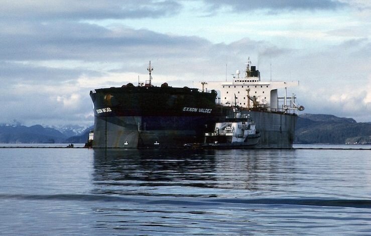 Exxon Valdez. Фото из открытых источников.