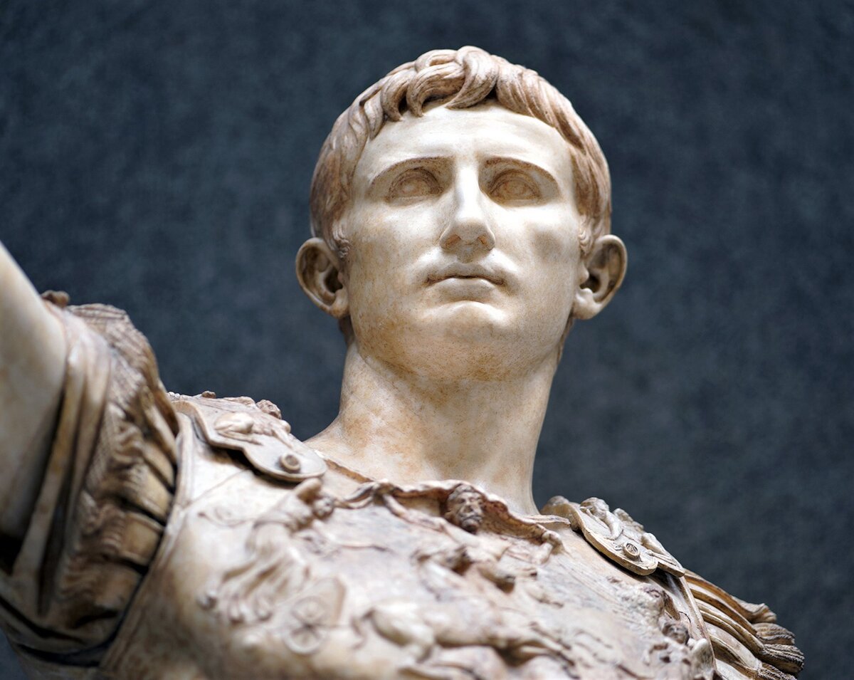 Двухметровая статуя Октавиана "Август из Прима-Порта", 1 век.