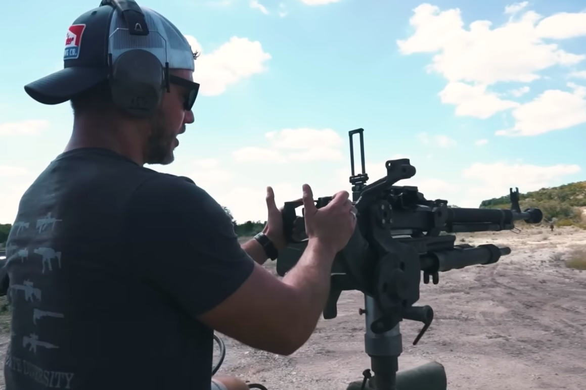     Американец стреляет из советского пулемета ДШК.. просто вау!