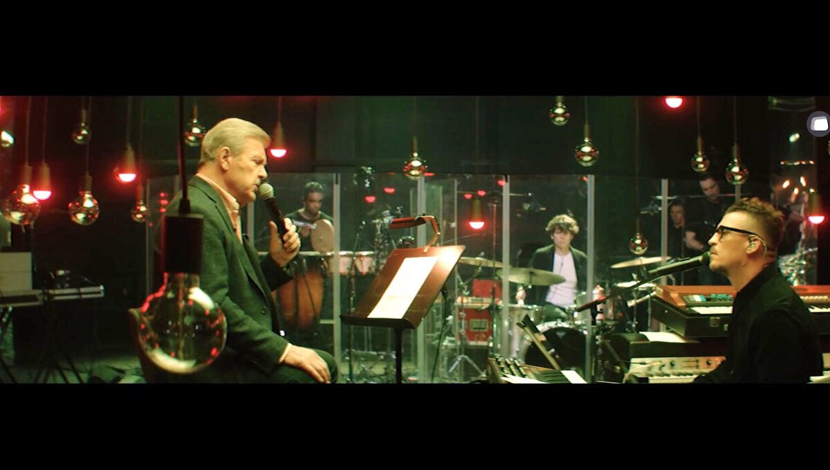 Скрин сделан автором из дуэта Льва Лещенко и Антона Беляева