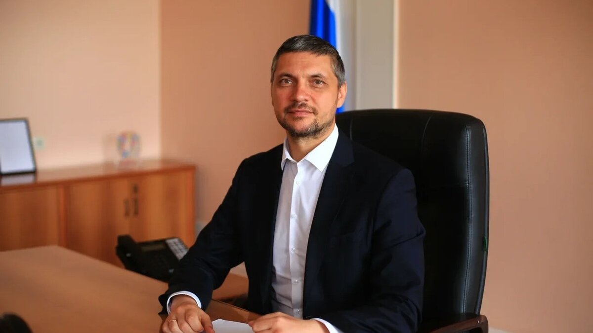     Глава Забайкальского края Александр Осипов, покатавшись по региону, выступил с крайне неоднозначным предложением — губернатор решил создать «Азбуку Забайкалья». Решил-то уж наверняка сам, но вот придумал…