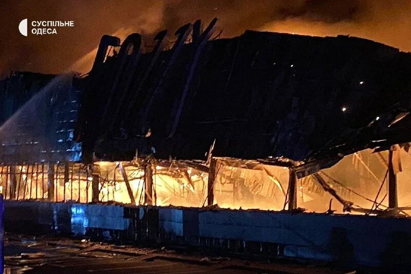 Разбомбили торговый центр в одессе. Одесские дворы. Одесса. Разрушенный дом в одессе. Одесса разрушения.