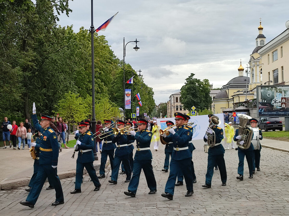 Какой праздник без парада и оркестра!