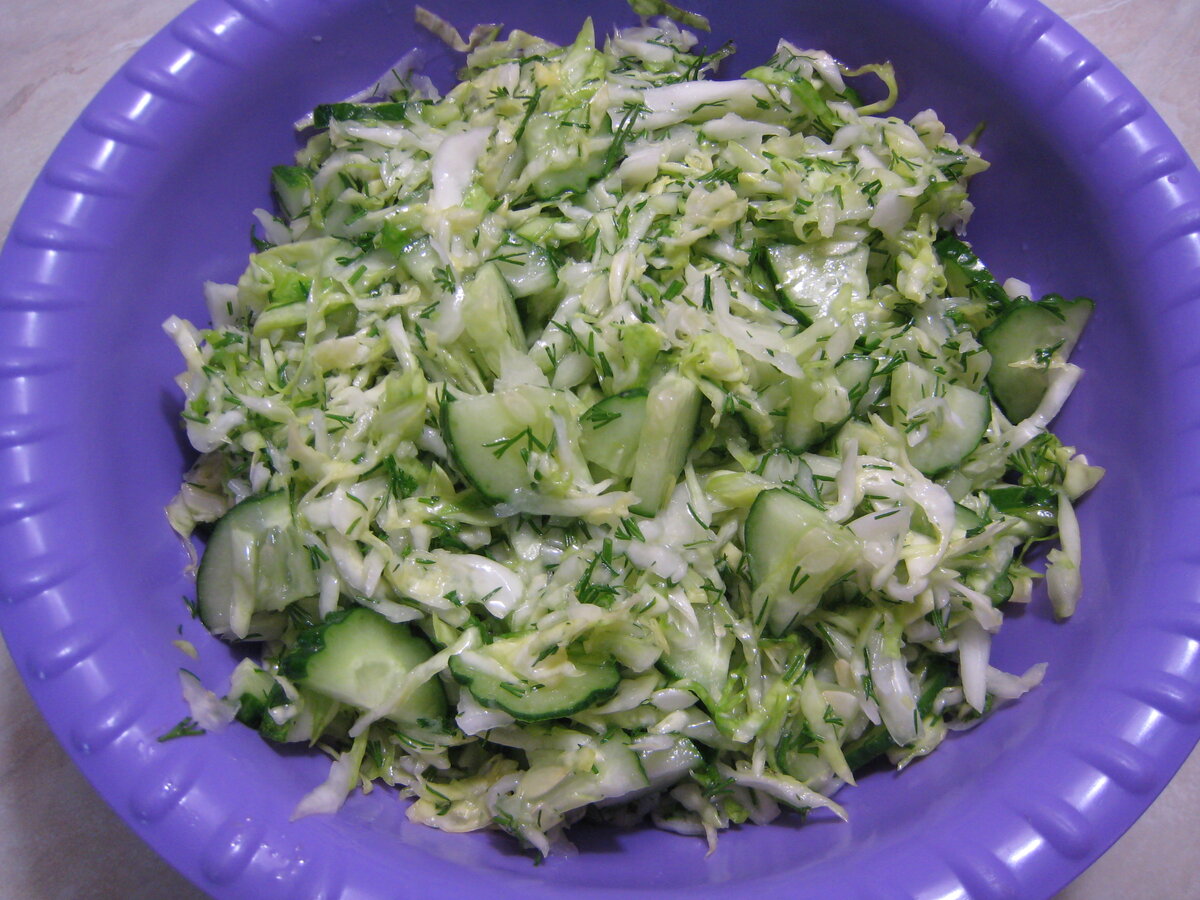 Салат за 10 минут. Салат весенний. Салаты на скорую руку. Весенние салаты из овощей. Легкие весенние салаты.
