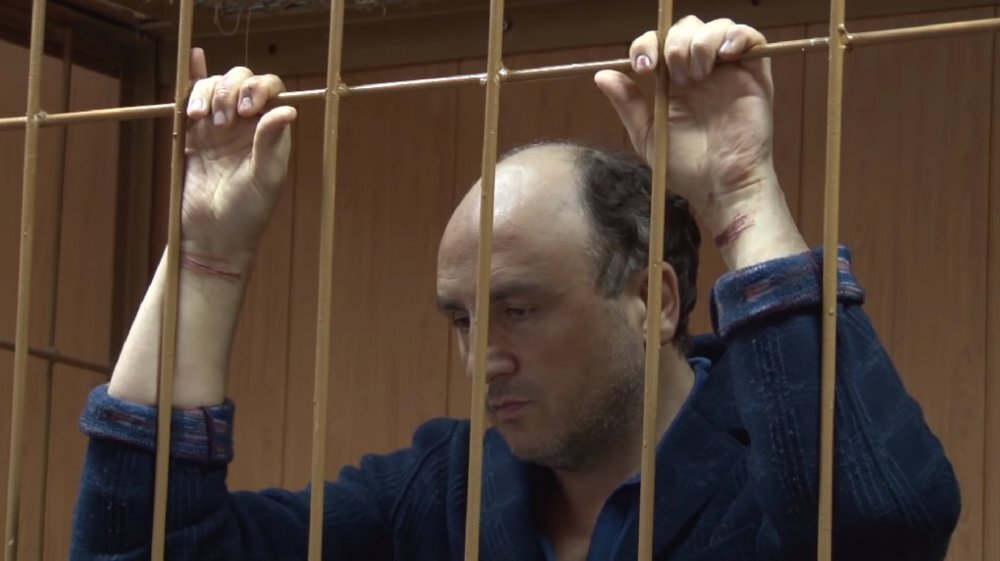 Арестованный Кантемир Карамзин. Кадр видео YouTube-канала "Преступление и наказание" 