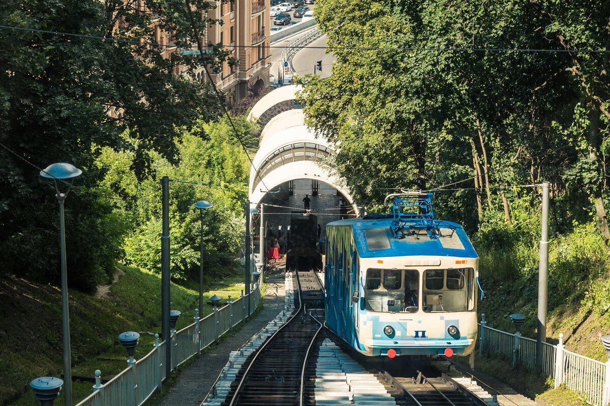Киевский фуникулер. Фото подобраны с помощью сервиса Яндекс.Картинки и находятся в свободном доступе. 