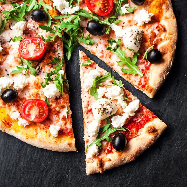 Вторая лучшая часть заказа пиццы — после горячего, липкого, пузырящегося сыра — это, без сомнения, остатки. И хотя некоторые люди действительно любят ее холодной есть лучший способ воссоздать свежий вкус дома. 