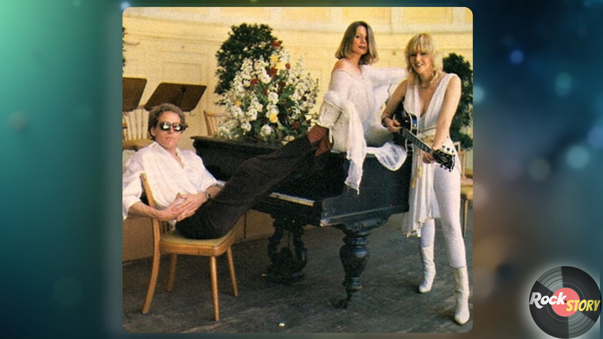 На фотографии  Бернт Мёрле (Bernt Möhrle) и группа Cosmic Gal.