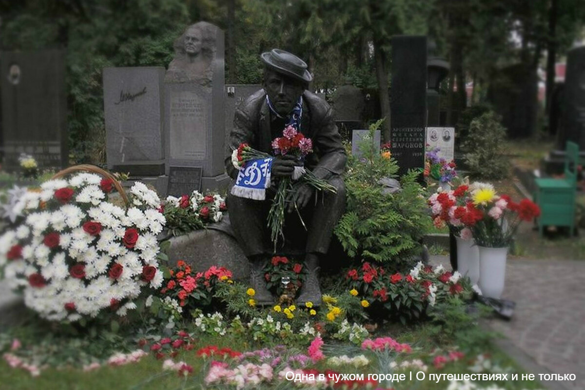 С кем рядом похоронен ширвиндт. Памятник Жириновскому на кладбище. Новодевичье кладбище памятник Христа Спасителя. Новодевичье кладбище Шостакович. Полтавченко Новодевичье кладбище.