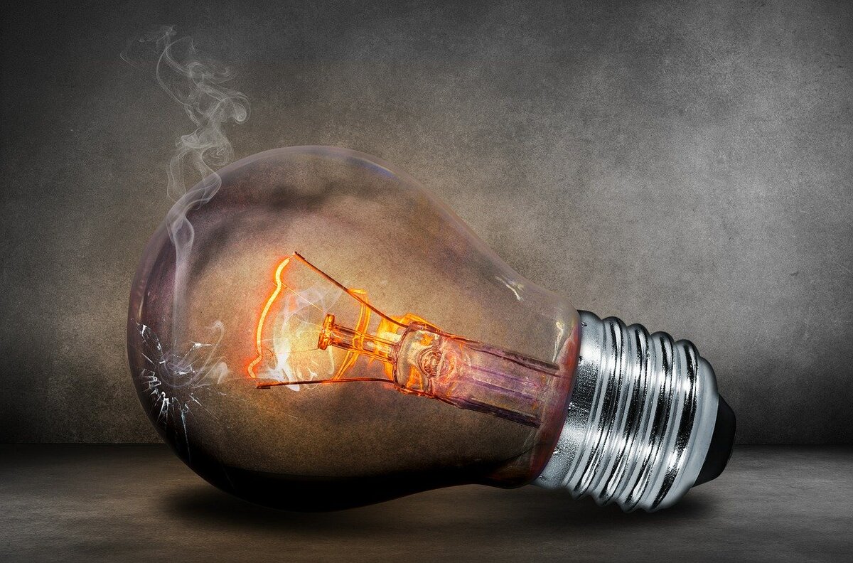 https://cdn.pixabay.com/photo/2014/10/26/14/36/light-bulb-503881_1280.jpg