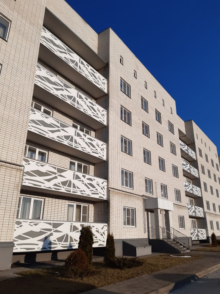 Вид дома с солнечной стороны