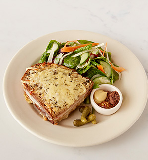 Крок-месье - блюдо дня.