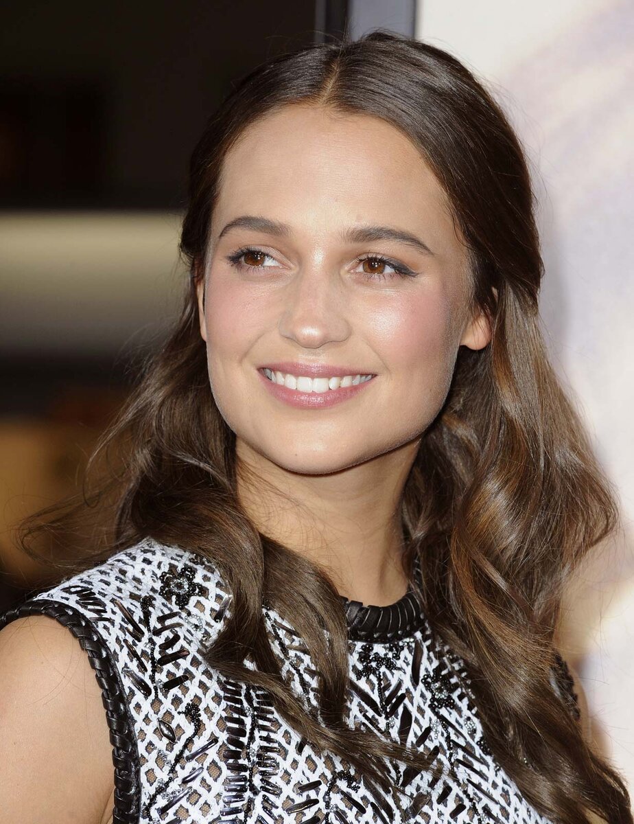 Источник фото: https://www.britannica.com/biography/Alicia-Vikander